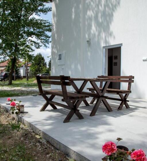 1 Bedroom Apartment Lake View, Casa Bella & Nova