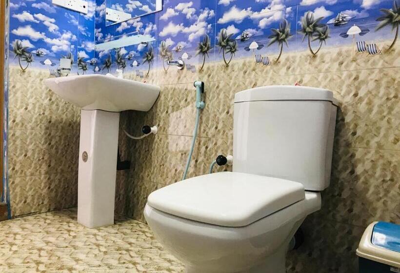 スタンダードトリプルルーム, Darshani Lodge