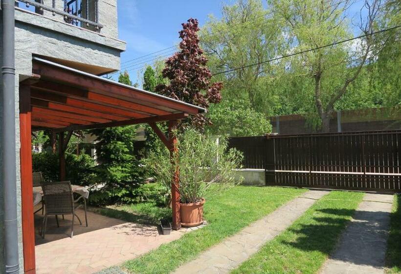 Номер Стандарт Вид на Сад, Gránit Villa