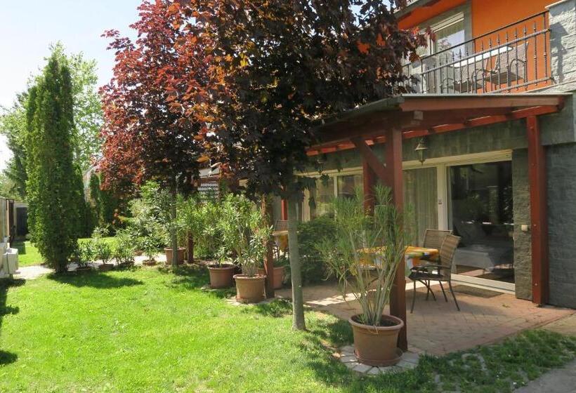 Трехместный Номер Стандарт Вид на Сад, Gránit Villa