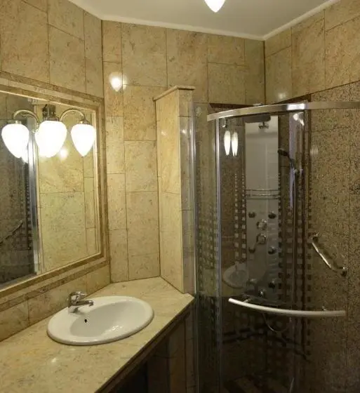 庭の見えるスタンダードトリプルルーム, Gránit Villa