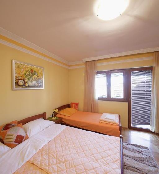 اتاق استاندارد سه تخته با بالکن, Guest House Pansion 10