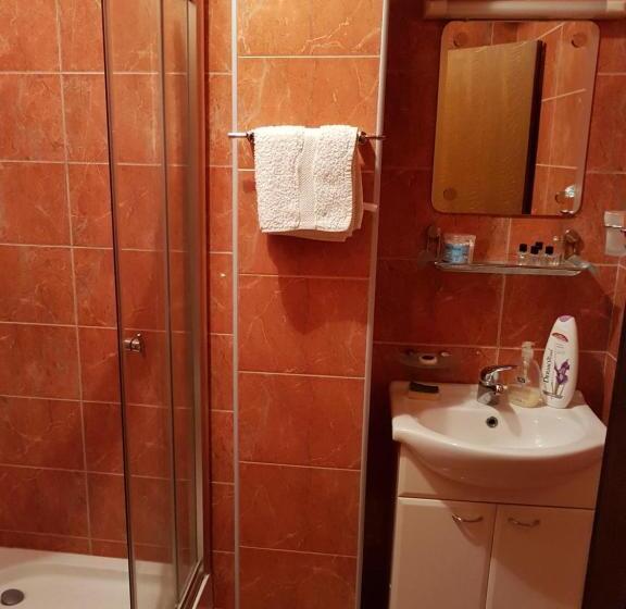 اتاق استاندارد سه تخته با بالکن, Guest House Pansion 10