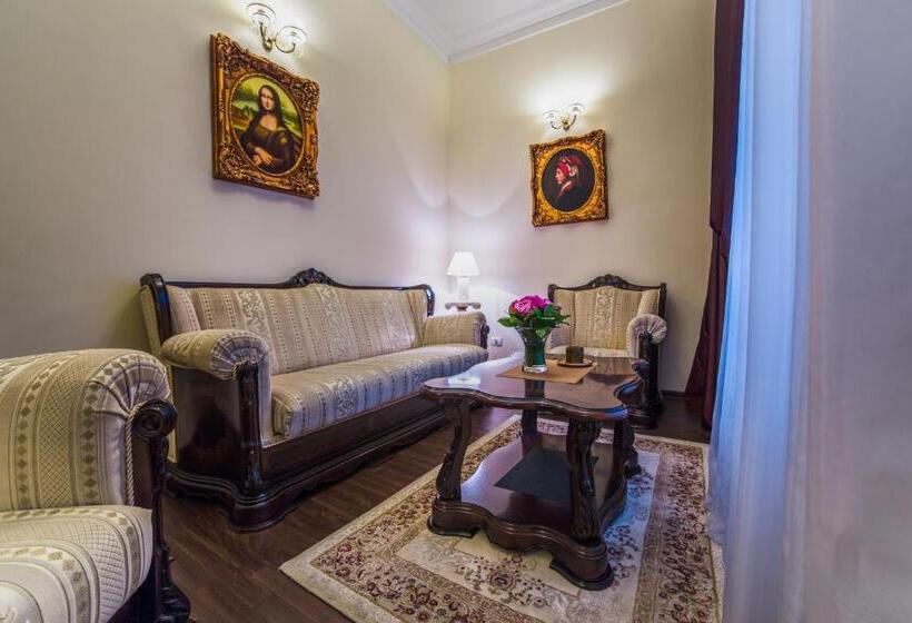 سوییت جونیور, Picasso Boutique
