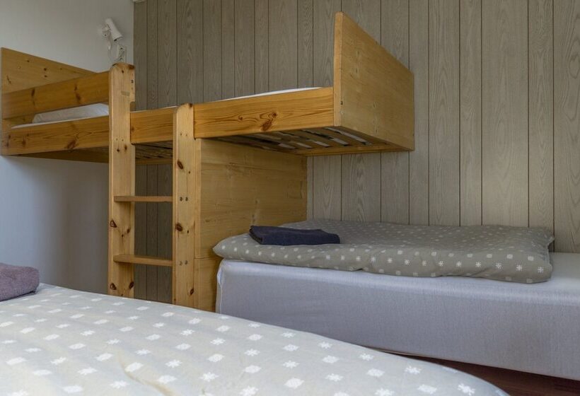 اتاق استاندارد سه تخته با سرویس بهداشتی مشترک, Vogar Travel Service