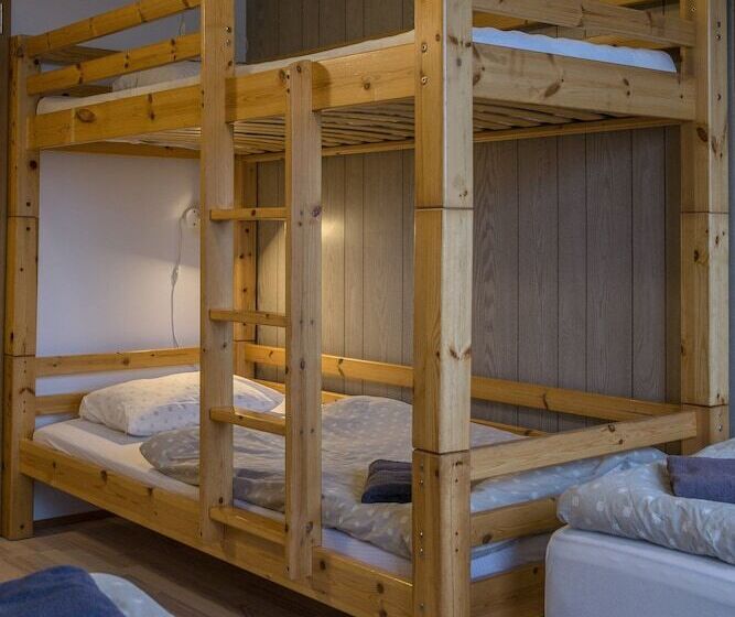 اتاق خانوادگی با سرویس بهداشتی مشترک, Vogar Travel Service