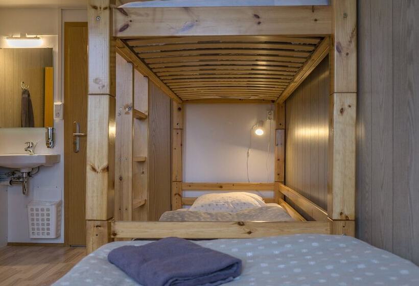 اتاق خانوادگی با سرویس بهداشتی مشترک, Vogar Travel Service