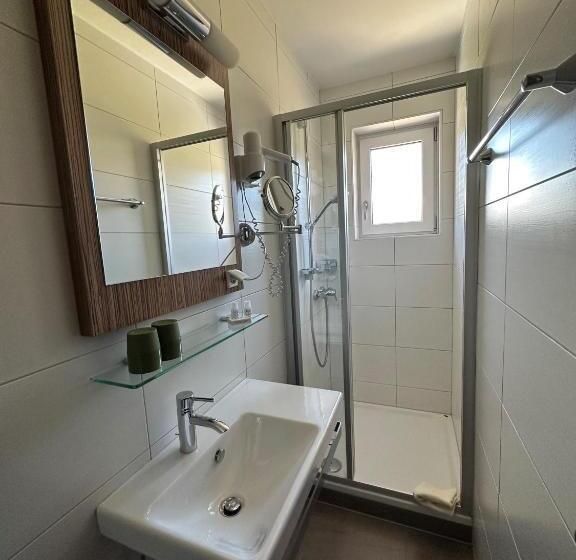 اتاق استاندارد یک نفره, Pension Monika, Your B&b In Kaprun
