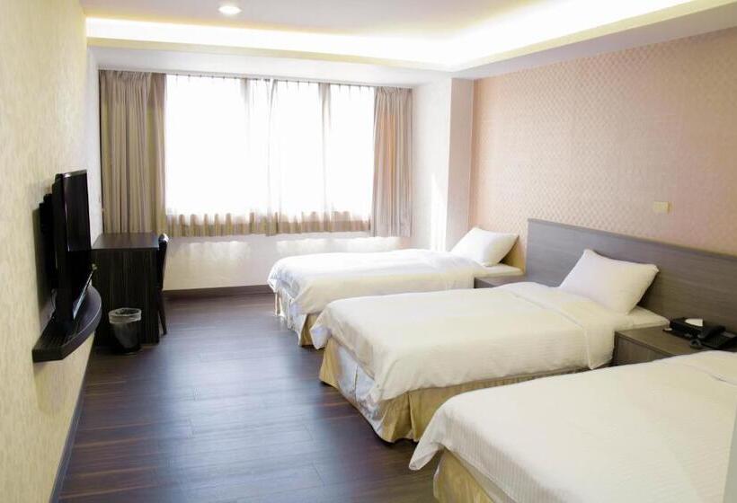 اتاق کلاسیک سه تخته, West