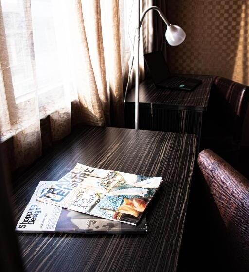 اتاق کلاسیک چهارنفره, West