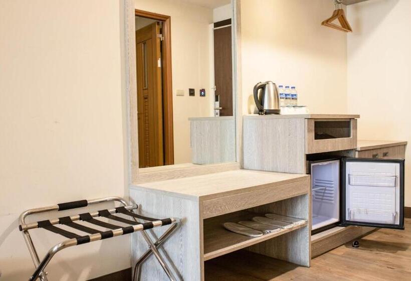 اتاق خانوادگی, West