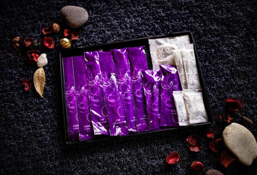 اتاق خانوادگی, West