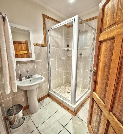 غرفة قياسية, Crisp Guest Rooms