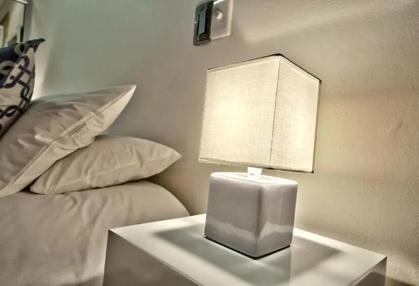 キングサイズベッドのスタンダードルーム, Crisp Guest Rooms
