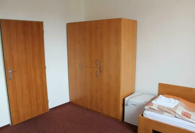 スタンダード４人部屋, Penzion Na Stavidle