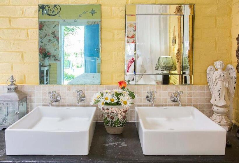 חדר סופריור, Somerset Stables