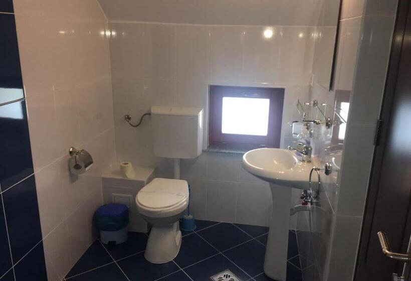 غرفة قياسية, Pensiunea Crinul Alb