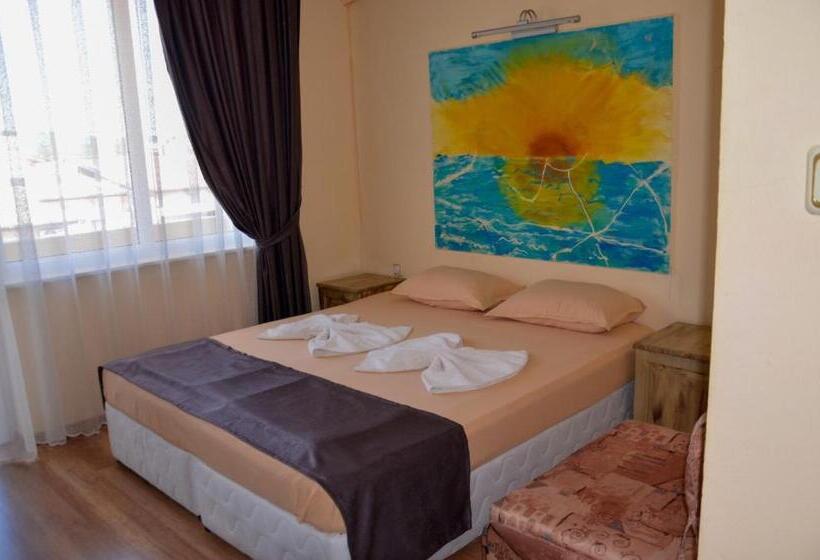 Номер Стандарт с Балконом, Edelvais Guest House