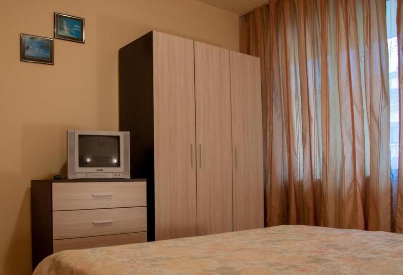 اتاق استاندارد با بالکن, Edelvais Guest House