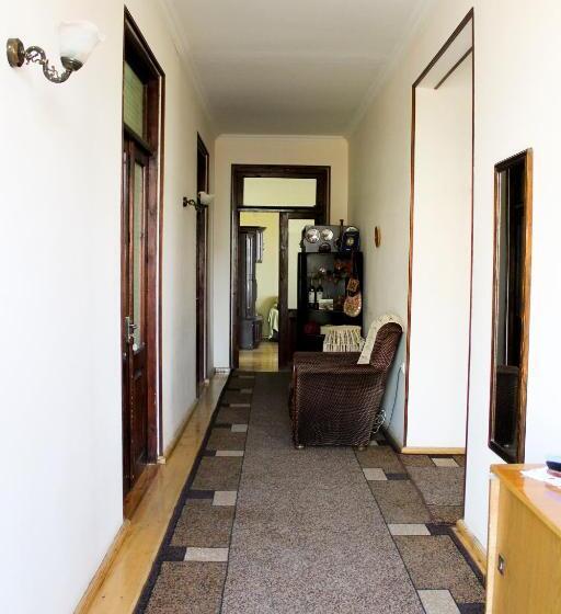 اتاق استاندارد با سرویس بهداشتی مشترک, Maya Guest House