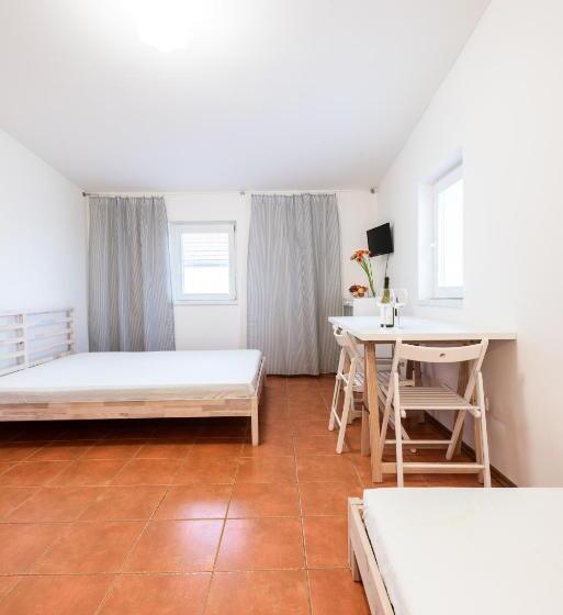 バス共有のスタンダードルーム, Slavia Penzion