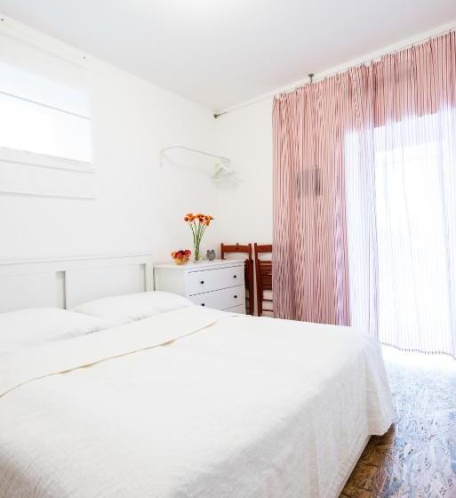 ガーデンビュースタンダードルーム, Slavia Penzion