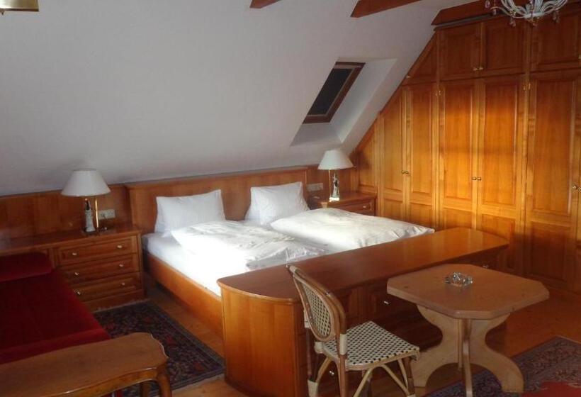 Quarto Estandar, Hirschenhof