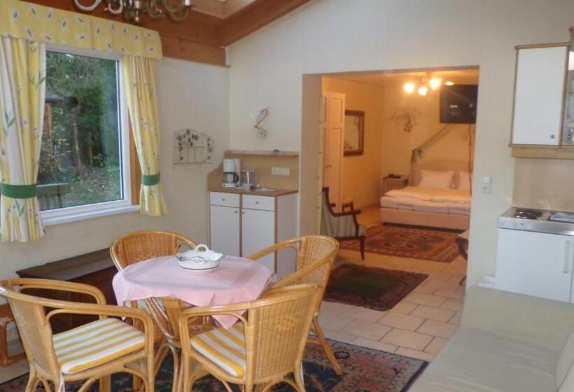 Quarto Triplo Estandar, Hirschenhof