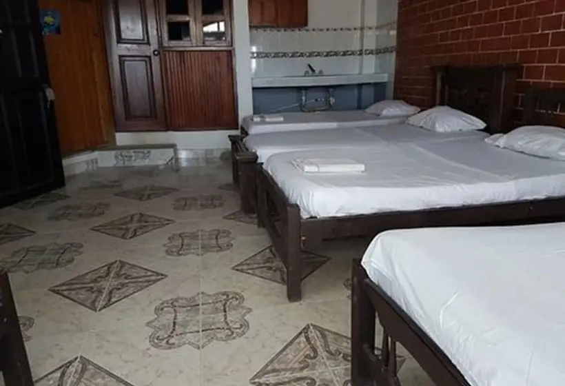 Perhehuone, Hospedaje El Shaday