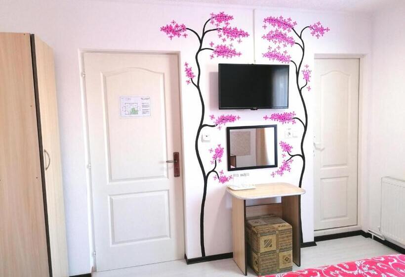 חדר סטנדרט לשלושה עם מרפסת, Teo Guest Rooms