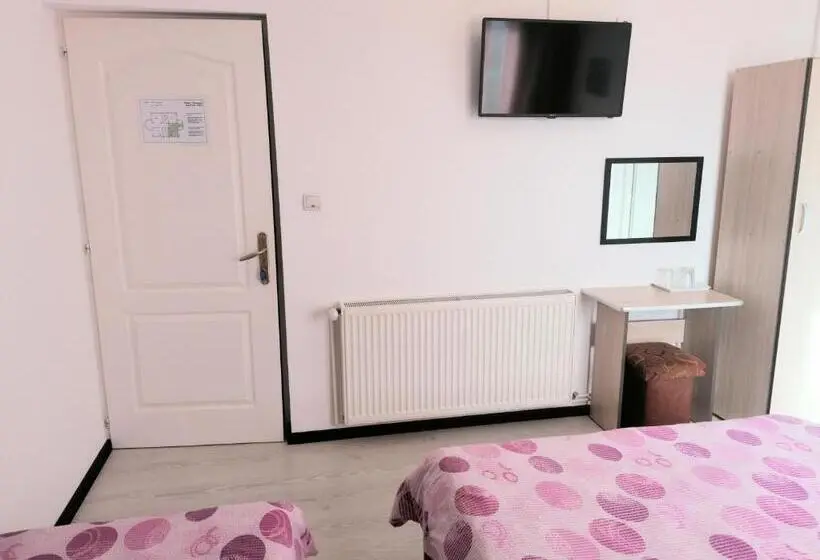 اتاق استاندارد سه نفره, Teo Guest Rooms