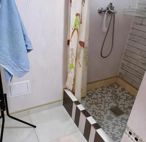 اتاق استاندارد سه نفره, Teo Guest Rooms
