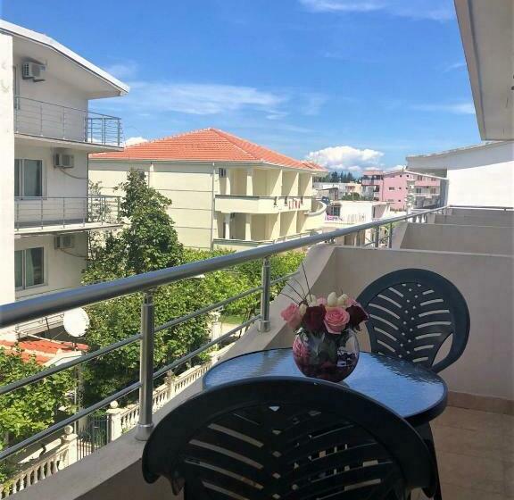 اتاق استاندارد با بالکن, Lazorja Rooms