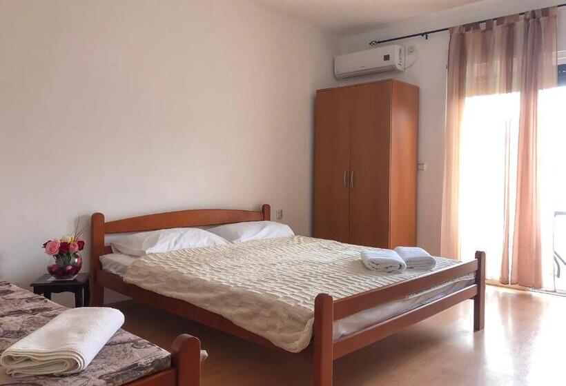 استودیو استاندارد با بالکن, Lazorja Rooms