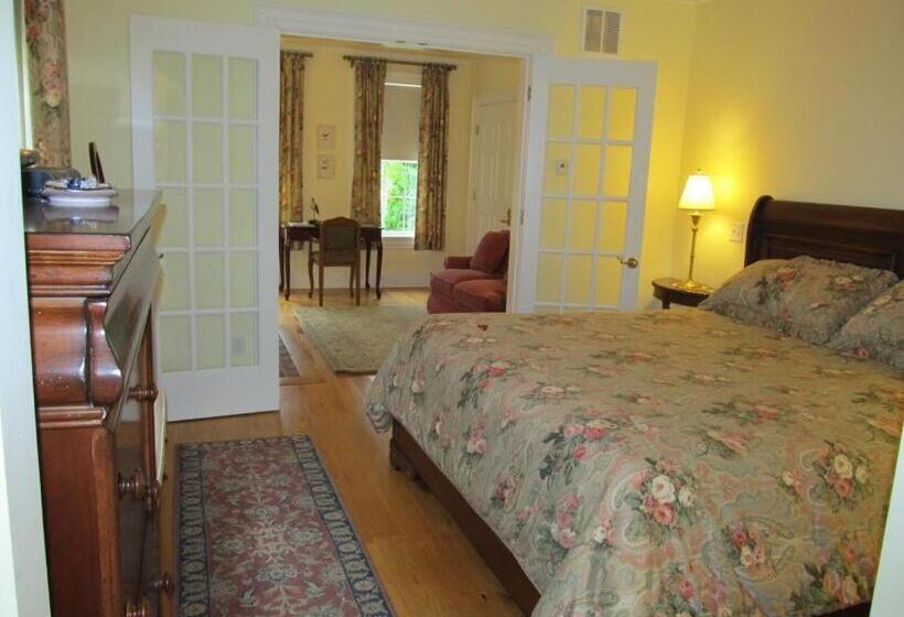 جناح سرير كينج, Compass Rose Inn