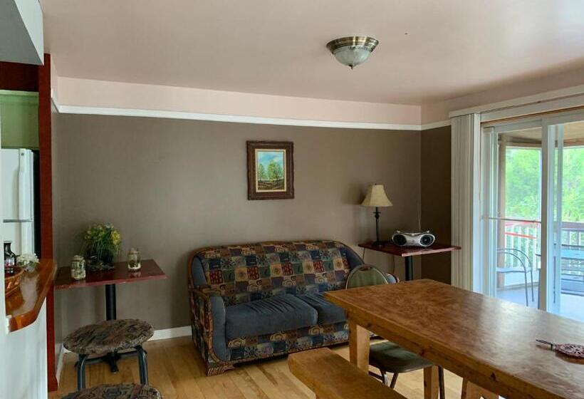 בקתת חדר, L'auberge Refuge Du Trappeur