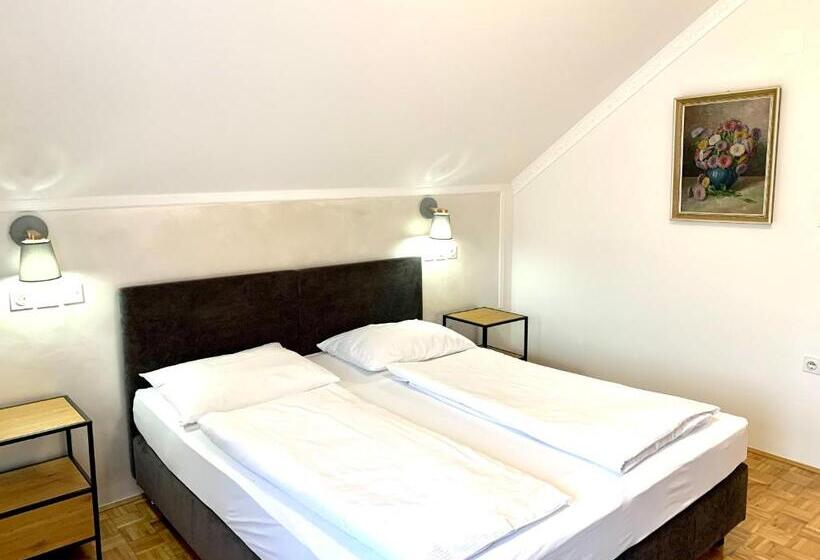 Comfort room with balcony, Maj Inn