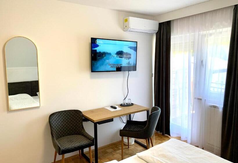 Comfort room with balcony, Maj Inn