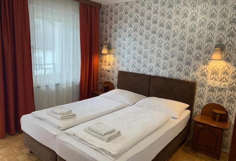 Comfort room with balcony, Maj Inn