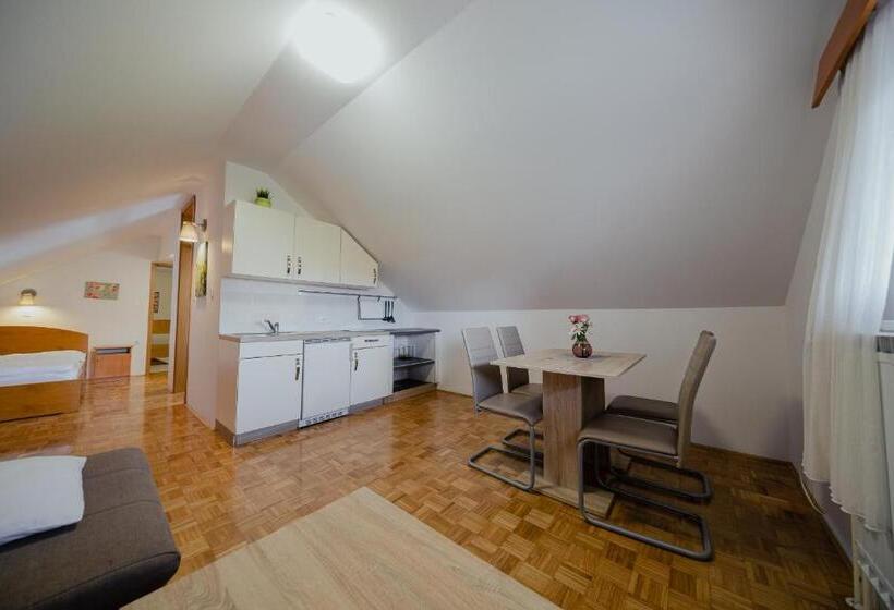 استودیوی استاندارد, Maj Inn