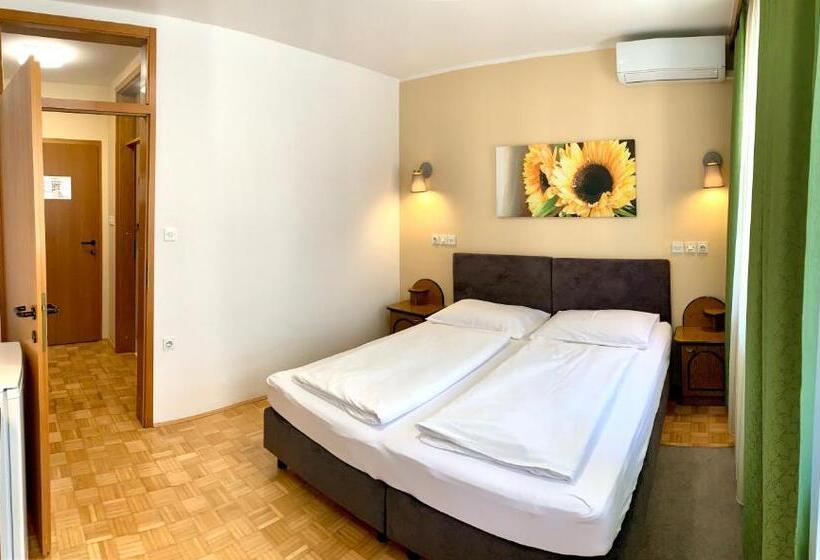 اتاق استاندارد, Maj Inn