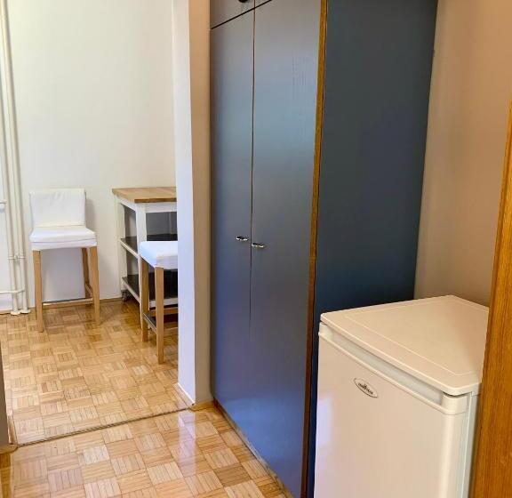 اتاق استاندارد, Maj Inn