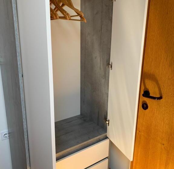 اتاق استاندارد چهارنفره با بالکن, Maj Inn