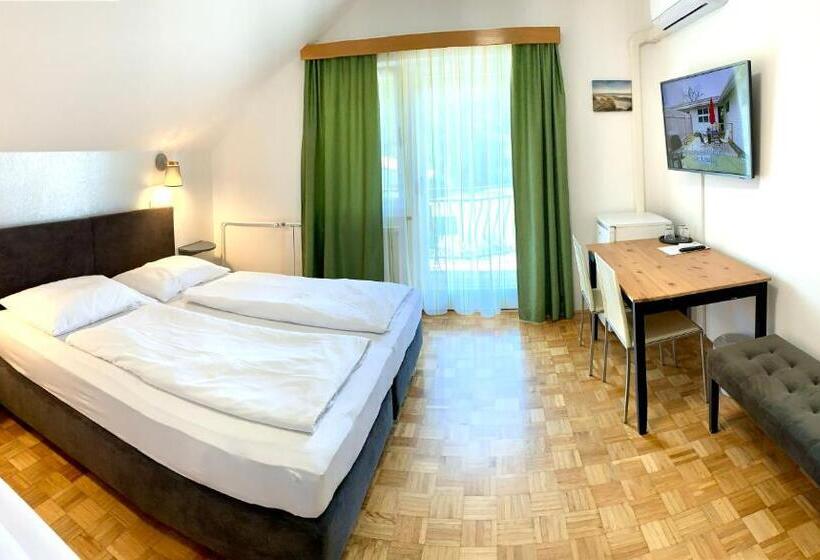 اتاق استاندارد چهارنفره با بالکن, Maj Inn