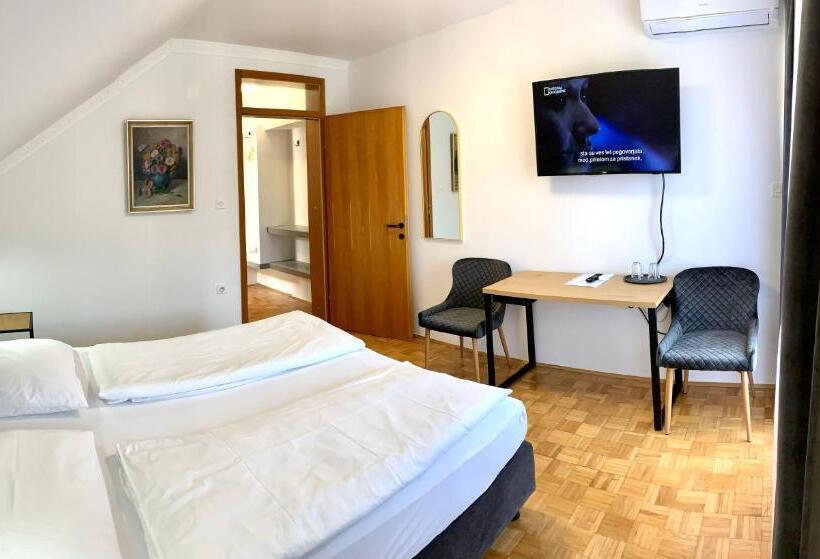 Comfort room with balcony, Maj Inn