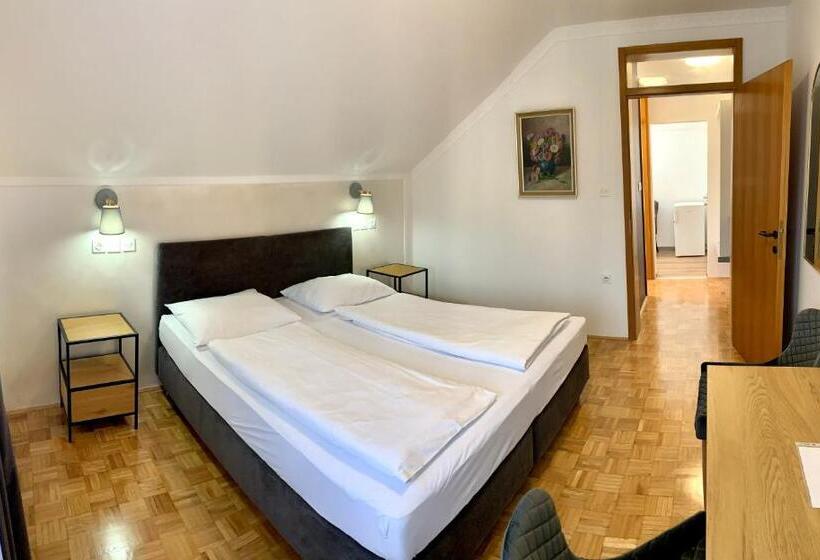 Comfort room with balcony, Maj Inn