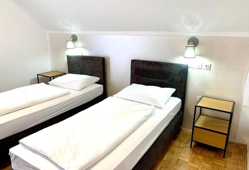 Comfort room with balcony, Maj Inn