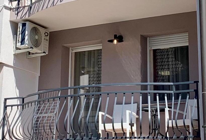 Comfort room with balcony, Maj Inn