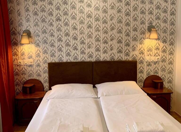 Comfort room with balcony, Maj Inn