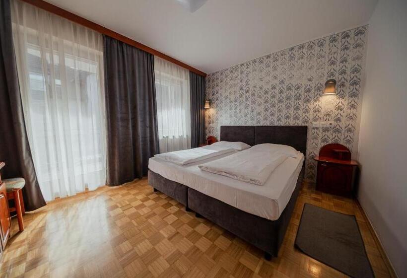 Comfort room with balcony, Maj Inn